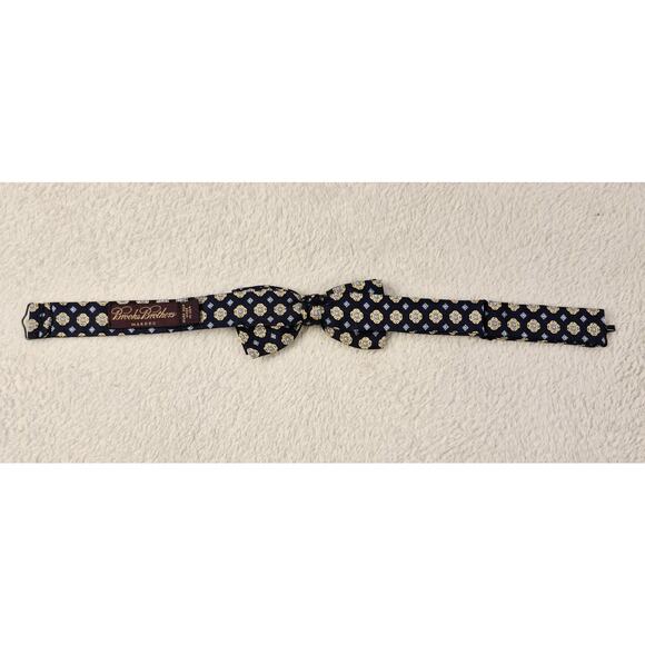 Brooks Brothers Makers Mens Silk Bow Tie Navy Blue Yellow Geometric Pattern - Picture 4 of 7